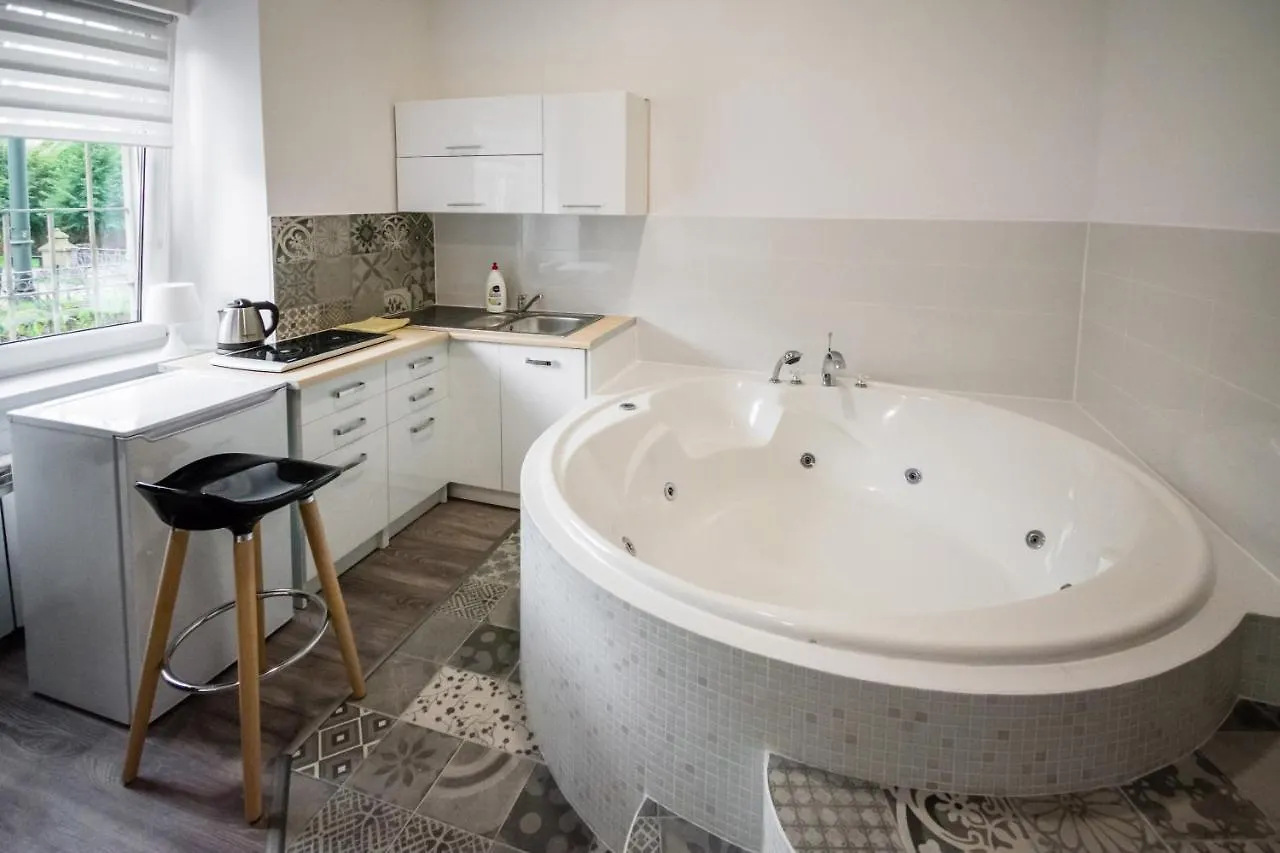Jacuzzi Jm Rooms Apartment Wawelofts Krakow 0*,  Poland