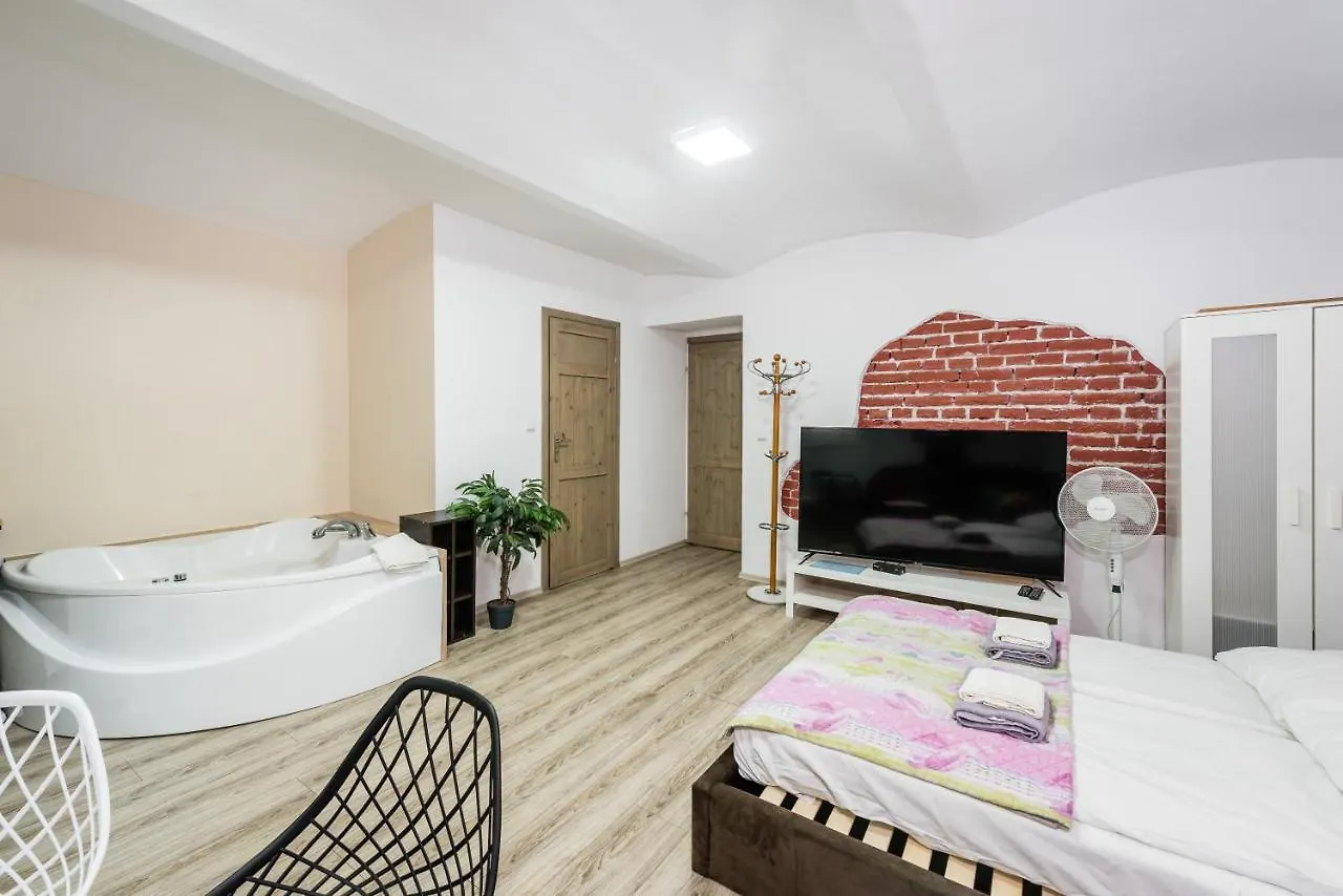 Jacuzzi Jm Rooms Apartment Wawelofts Krakow 0*,  Poland