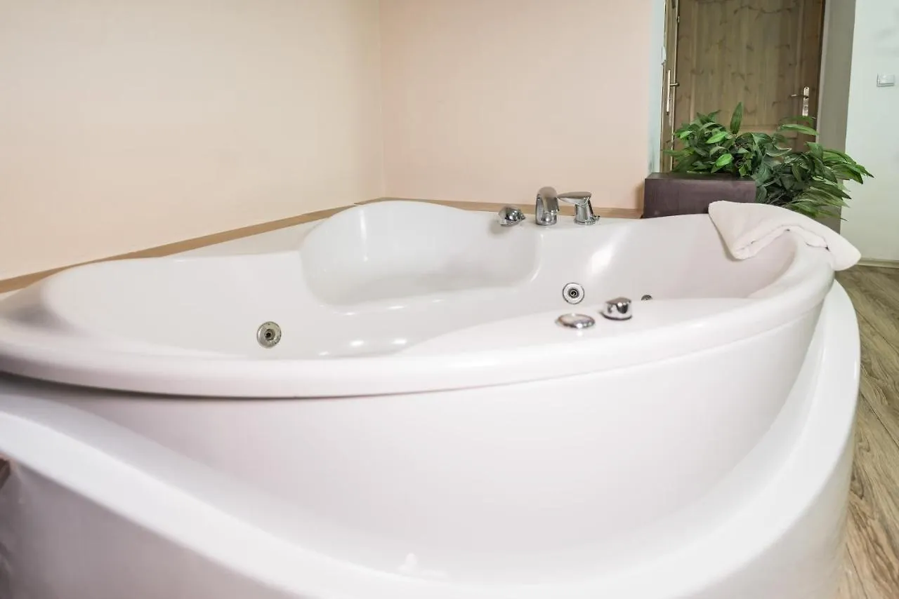 Jacuzzi Jm Rooms Apartment Wawelofts Krakow 0*,