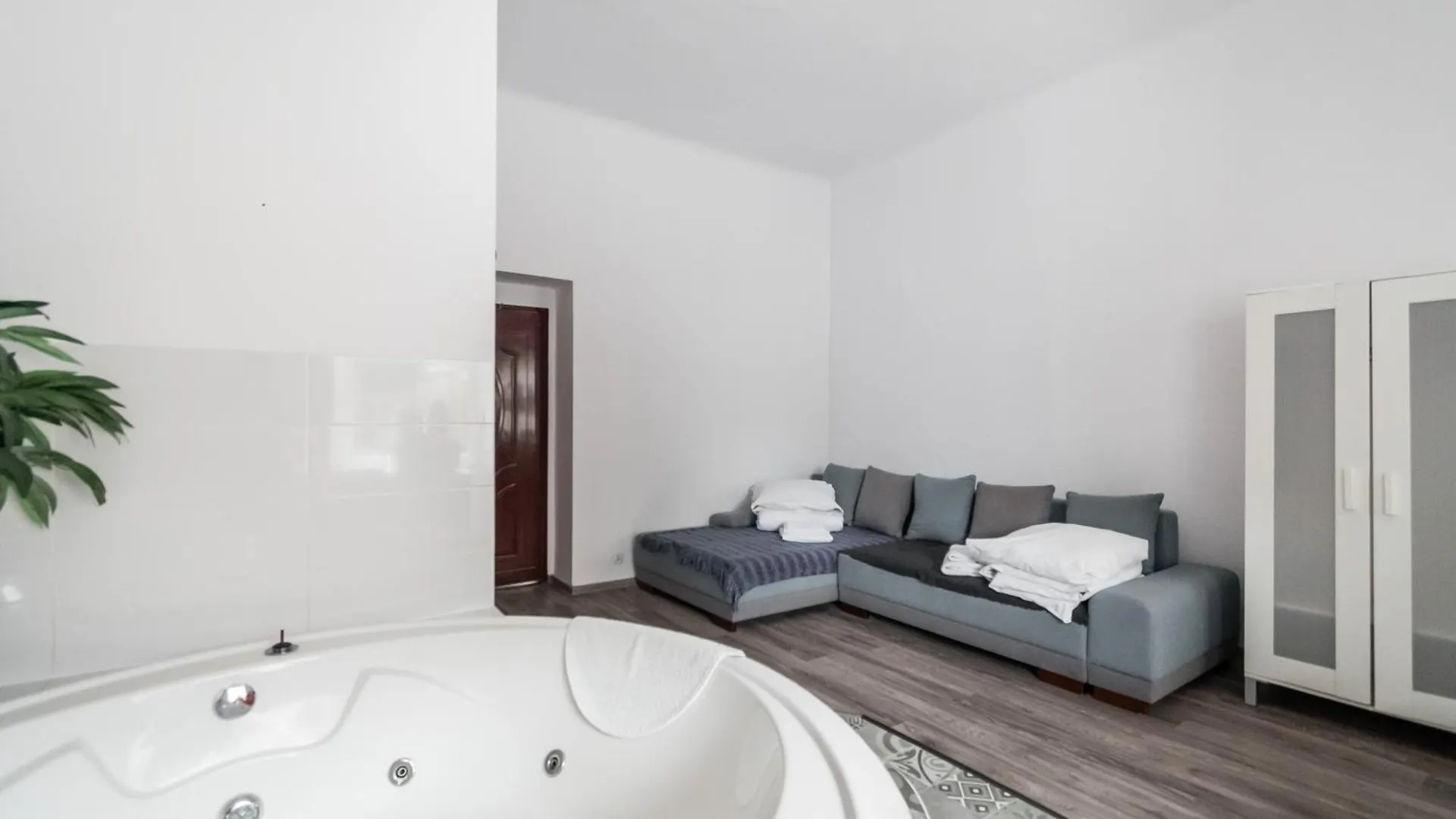 Jacuzzi Jm Rooms Apartment Wawelofts Krakow Poland